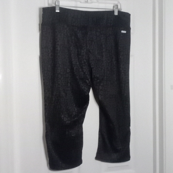 Danskin Now Dri*More leopard print fitted athletic capris - Picture 4 of 9